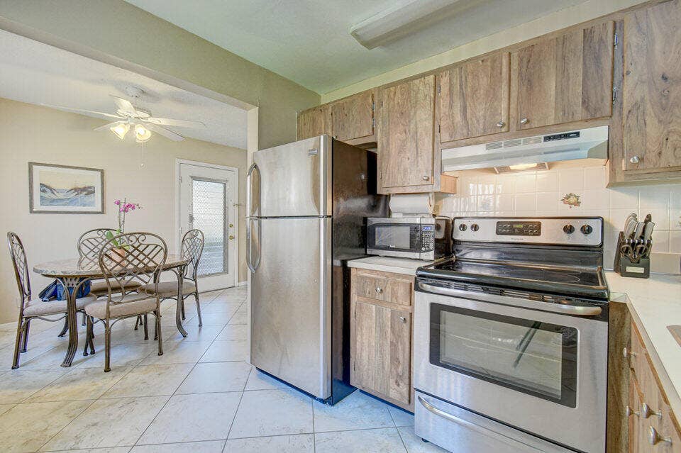 15054 Ashland Way, #81, Delray Beach, FL 33484 Kitchen and dining