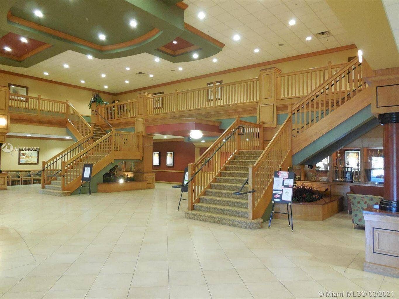 373 WELLINGTON J, West Palm Beach, FL 33417 clubhouse inside