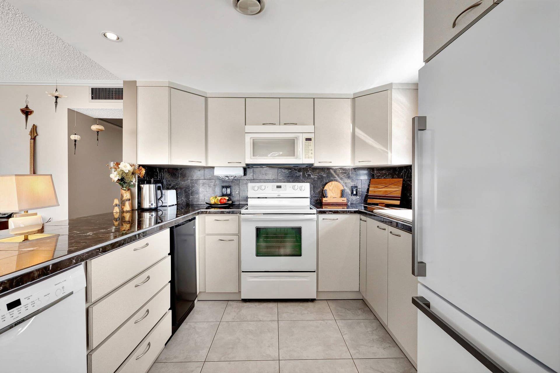 373 WELLINGTON J, West Palm Beach, FL 33417 KITCHEN
