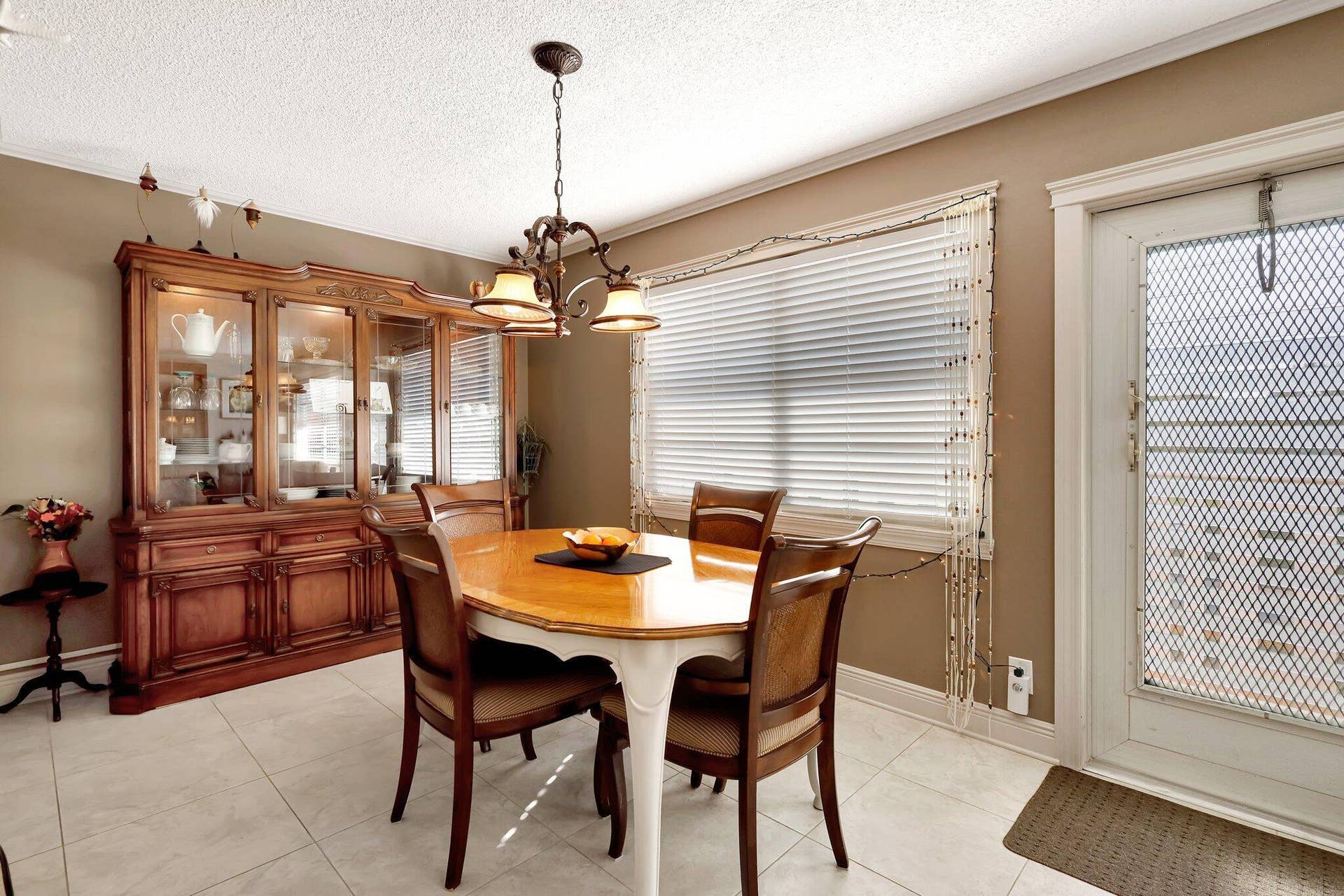 373 WELLINGTON J, West Palm Beach, FL 33417 DINING ROOM