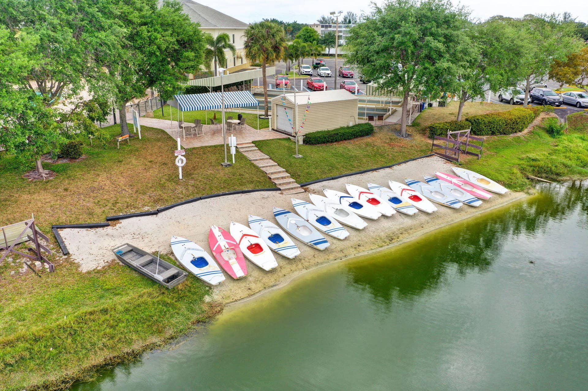 373 WELLINGTON J, West Palm Beach, FL 33417 37-web-or-mls-Century Village main clubh