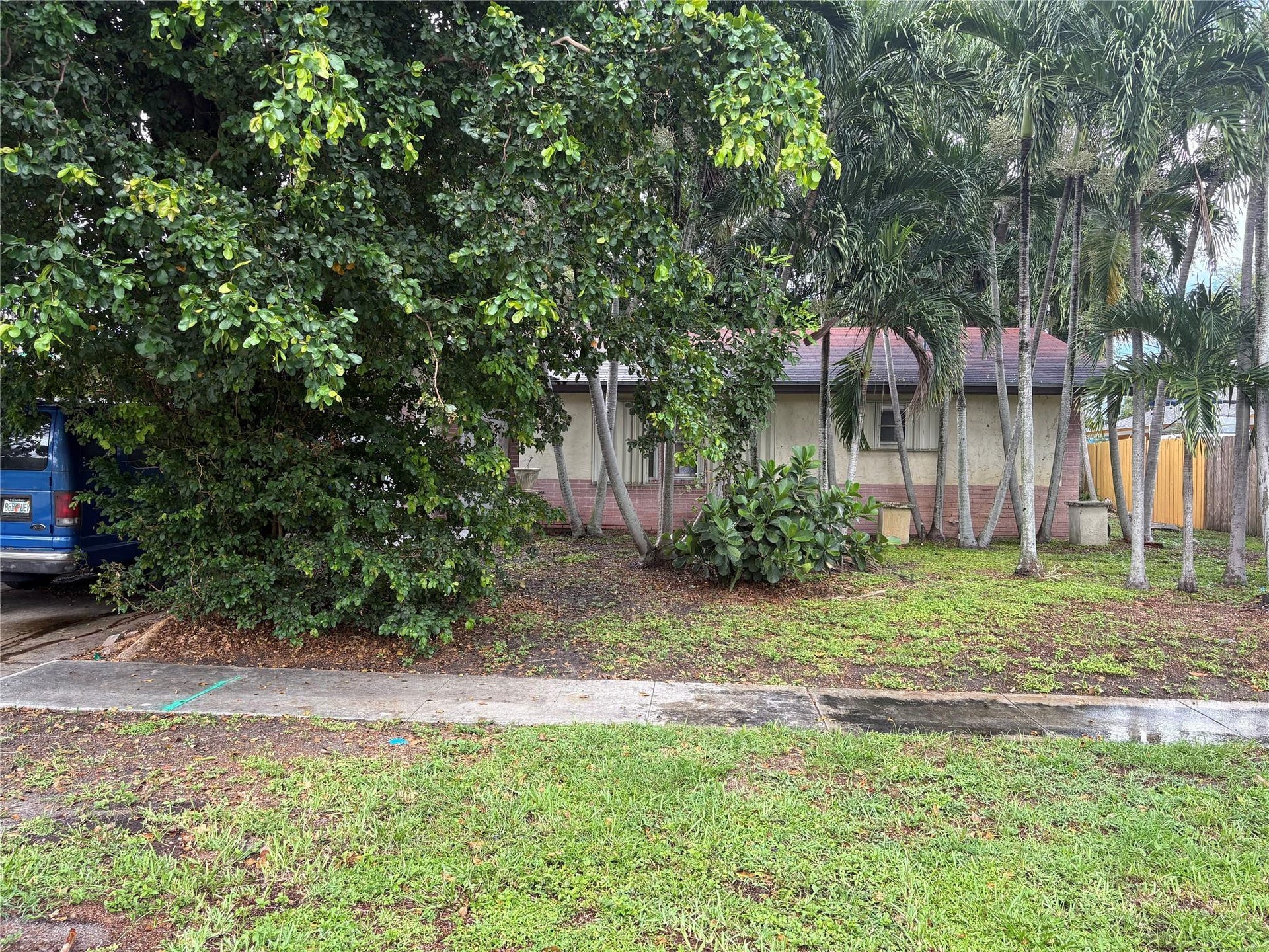 2109 PINEHURST Drive, West Palm Beach, FL 33407 Photo 2