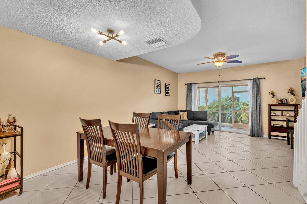 5464 JUBILEE Way, #221, Margate, FL 33063 Dining & Living room