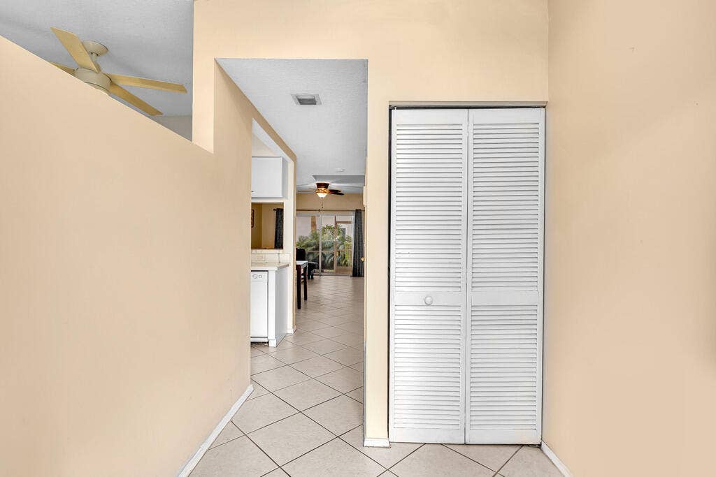 5464 JUBILEE Way, #221, Margate, FL 33063 Entryway