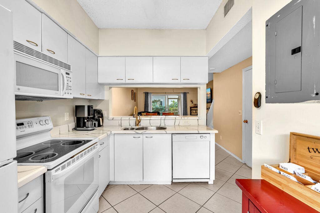 5464 JUBILEE Way, #221, Margate, FL 33063 Kitchen