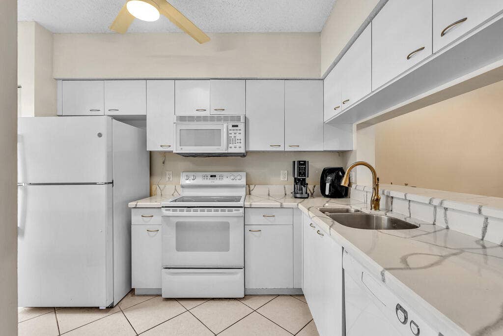 5464 JUBILEE Way, #221, Margate, FL 33063 Kitchen