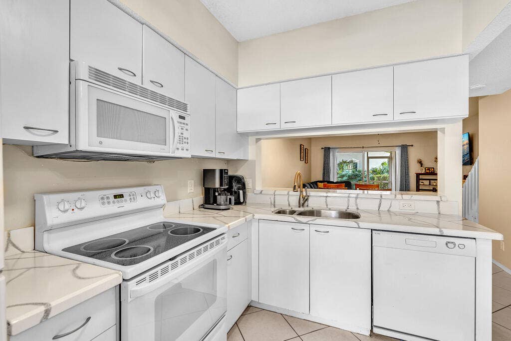 5464 JUBILEE Way, #221, Margate, FL 33063 Kitchen