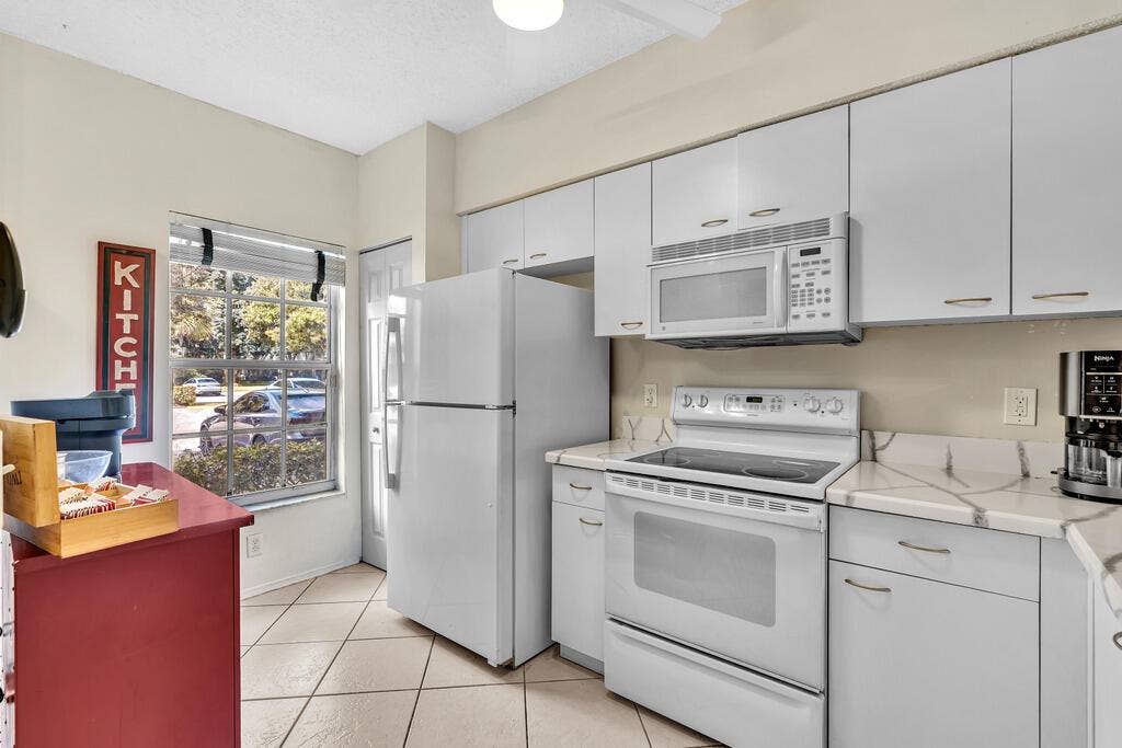 5464 JUBILEE Way, #221, Margate, FL 33063 Kitchen