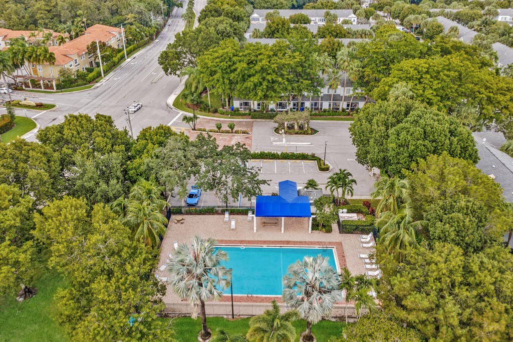 5464 JUBILEE Way, #221, Margate, FL 33063 Community pool