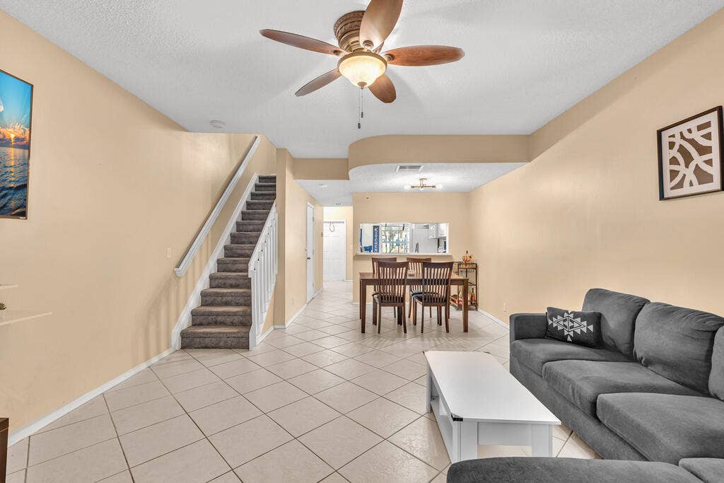 5464 JUBILEE Way, #221, Margate, FL 33063 Living & Dining room