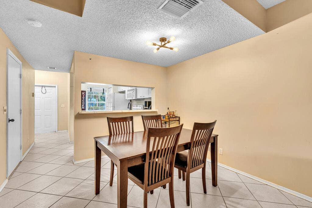 5464 JUBILEE Way, #221, Margate, FL 33063 Dining room
