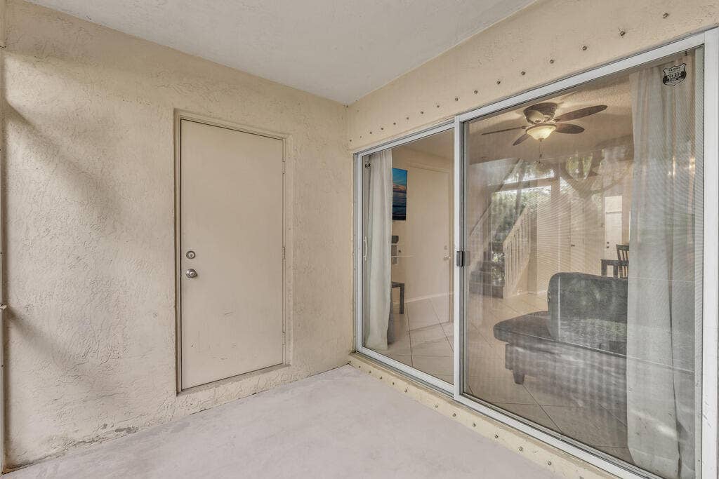 5464 JUBILEE Way, #221, Margate, FL 33063 Screen and patio