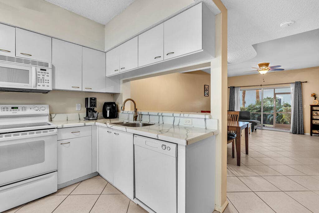 5464 JUBILEE Way, #221, Margate, FL 33063 Kitchen