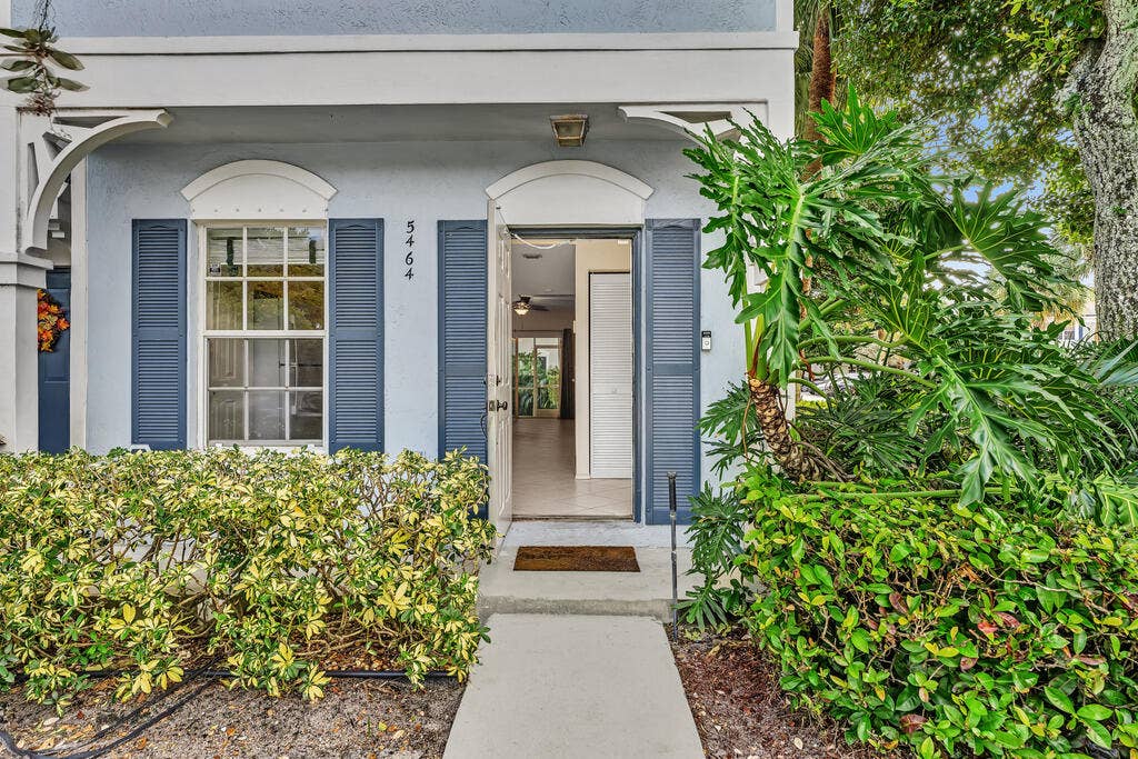 5464 JUBILEE Way, #221, Margate, FL 33063 Entryway