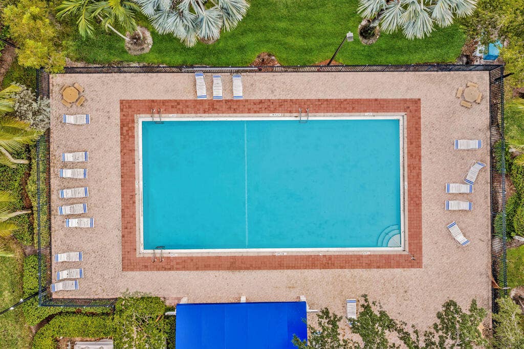 5464 JUBILEE Way, #221, Margate, FL 33063 Community pool