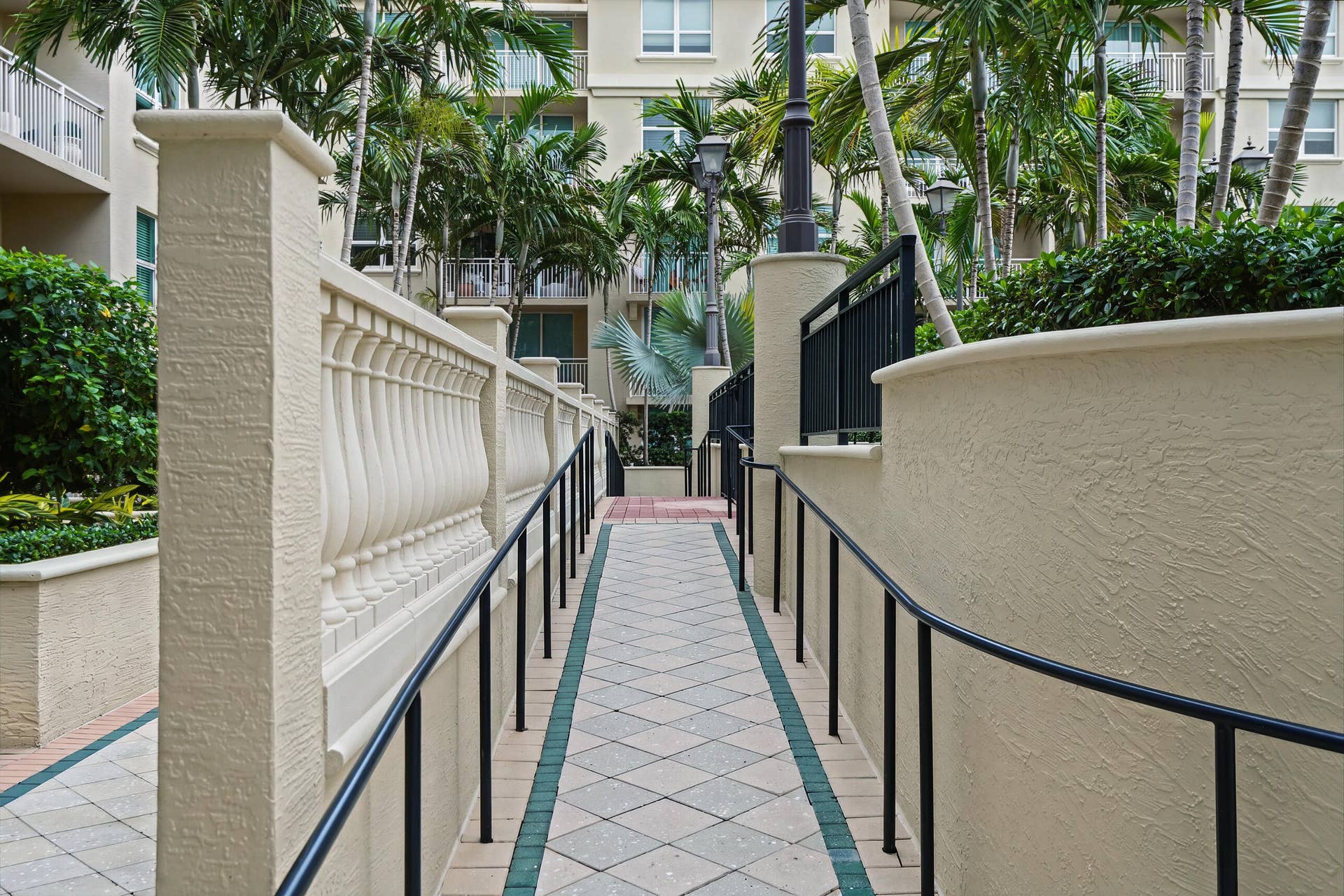 99 SE Mizner Boulevard, #602, Boca Raton, FL 33432 Palmetto Place | Landscaped Courtyard Pa