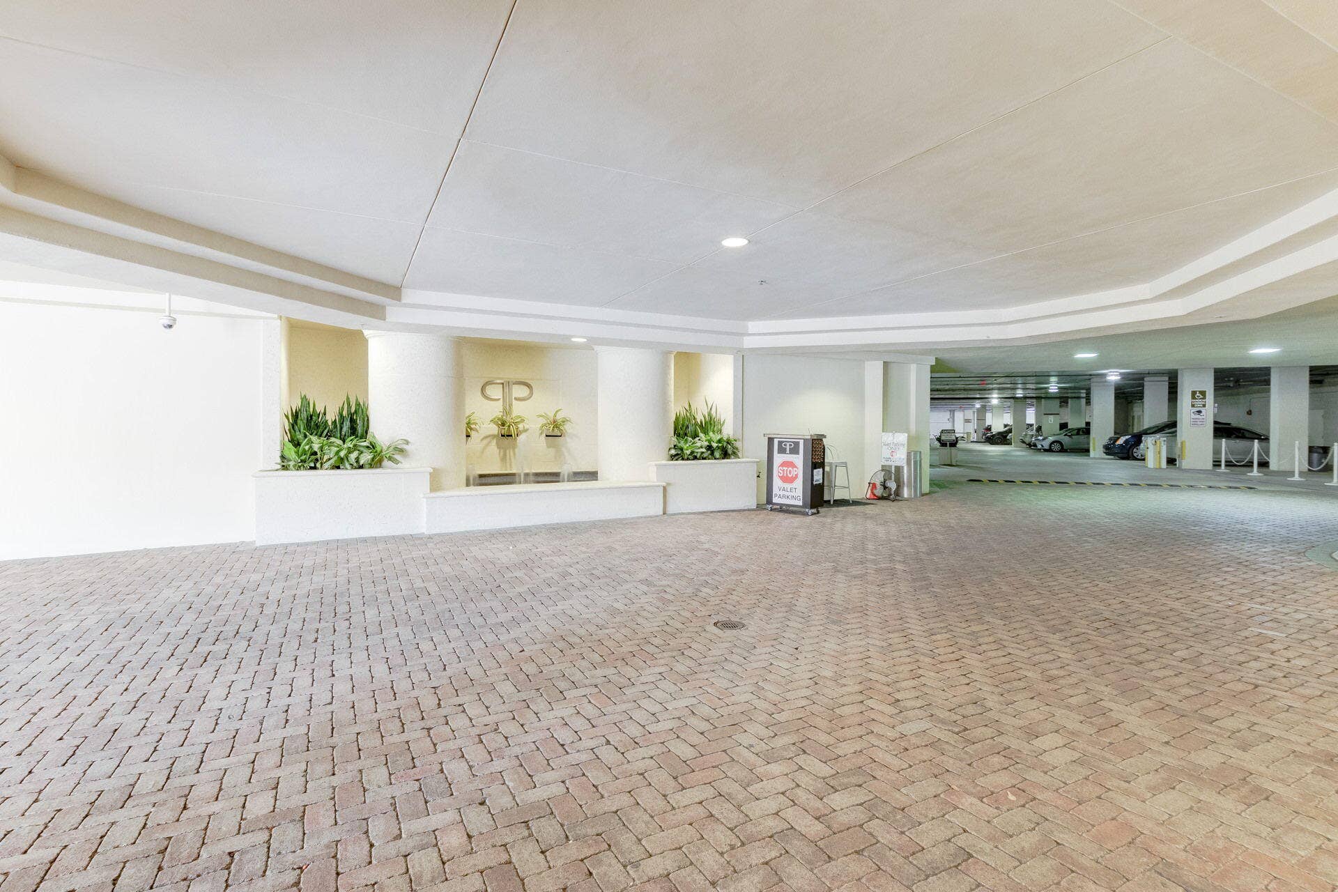 99 SE Mizner Boulevard, #602, Boca Raton, FL 33432 palmetto-place-boca-raton-valet-entrance