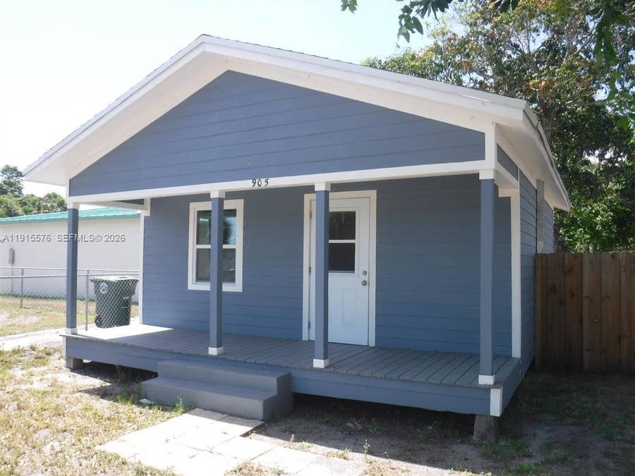 Property photo for 909 Ave B, Fort Pierce, FL