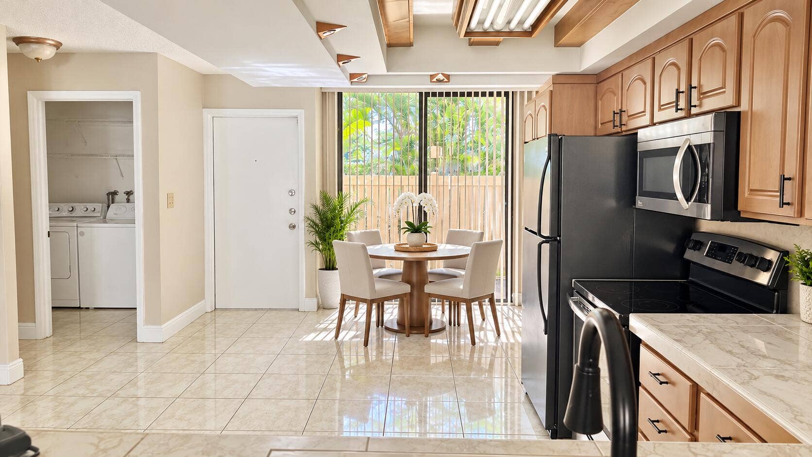 8701 SW 30TH Street, #205, Davie, FL 33328 Bright Kitchen Dining Nook