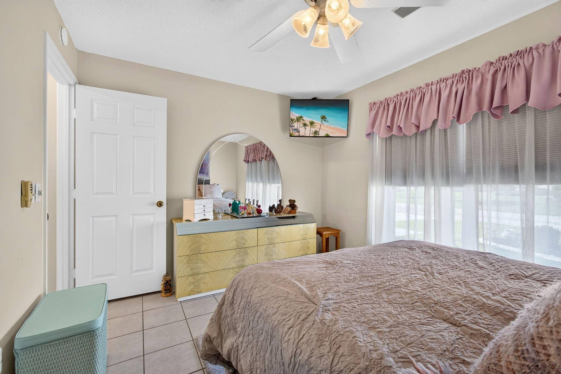 2nd bedroom