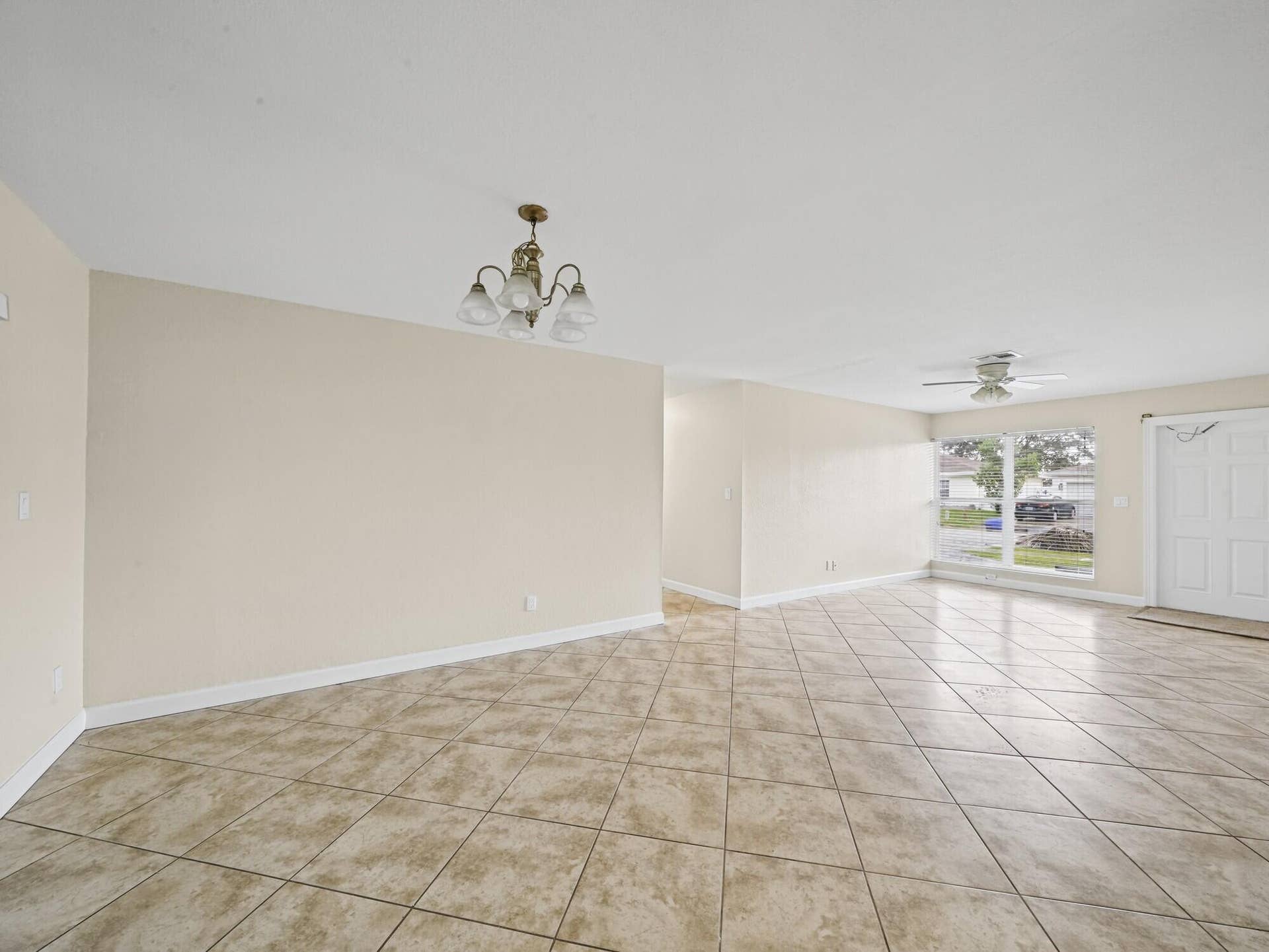 6581 NW 24TH Court, Margate, FL 33063 11 Dining Area