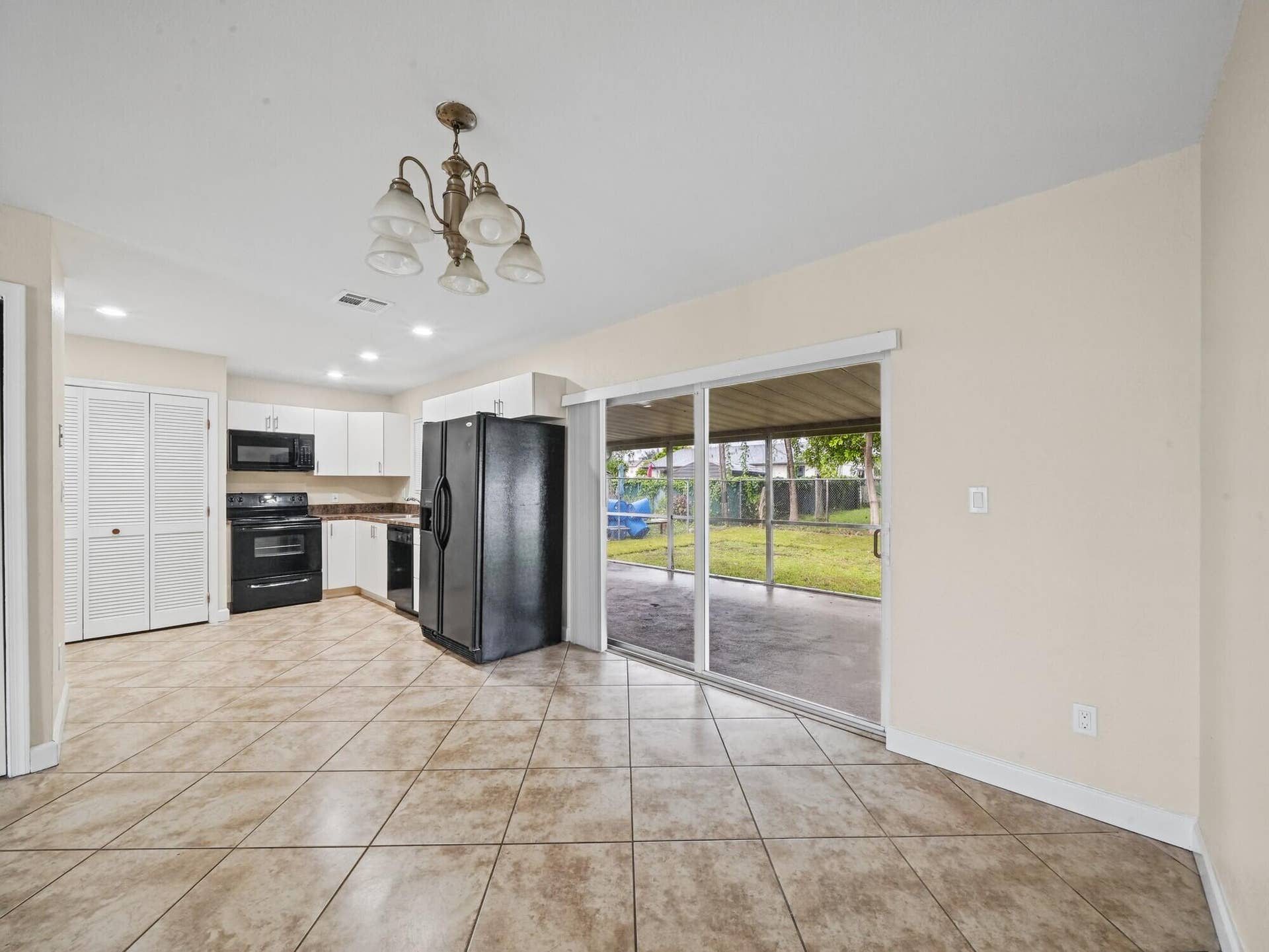 6581 NW 24TH Court, Margate, FL 33063 5 Dining Area (3)