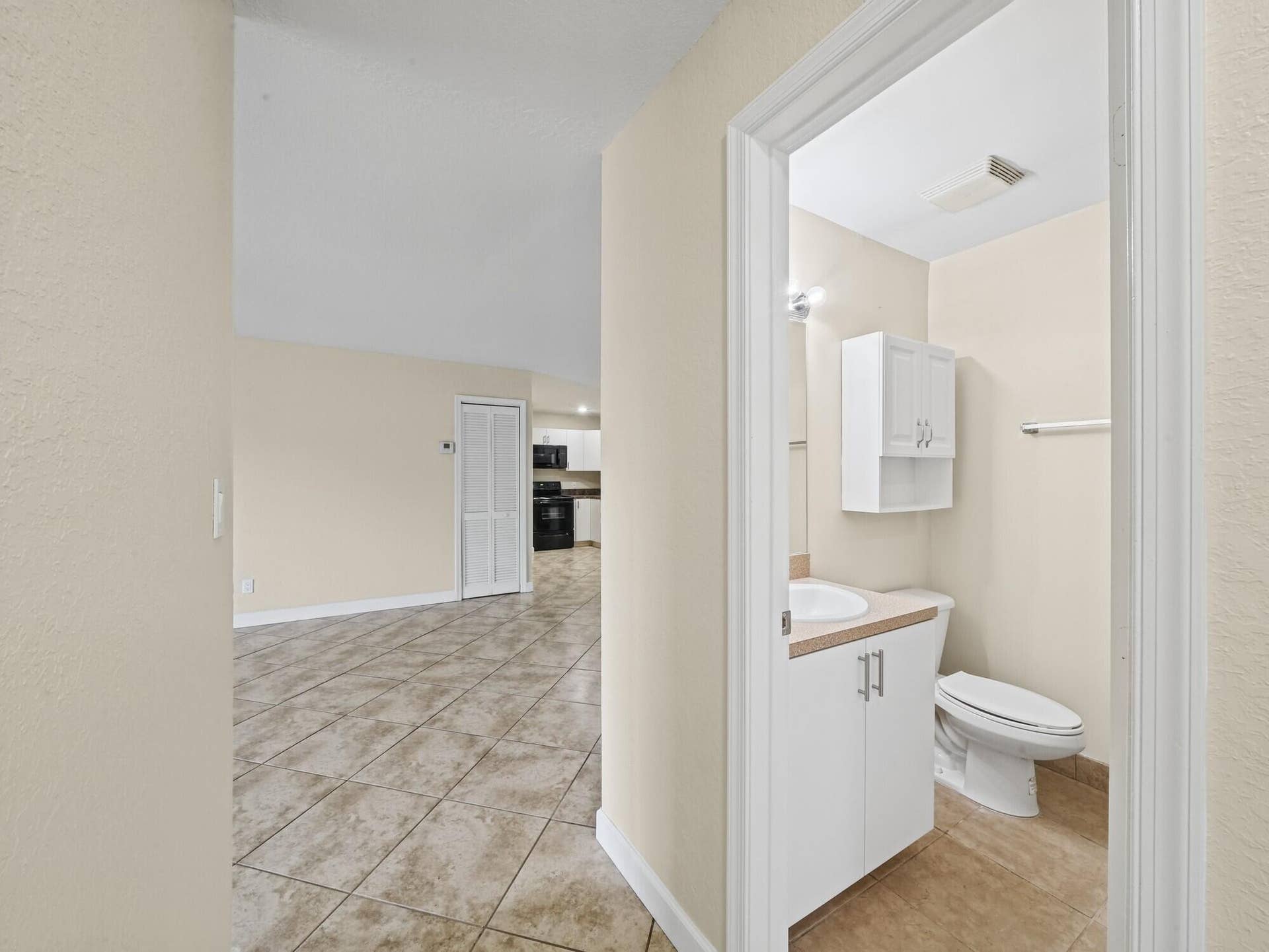 6581 NW 24TH Court, Margate, FL 33063 19 Guest Full Bathroom (1)