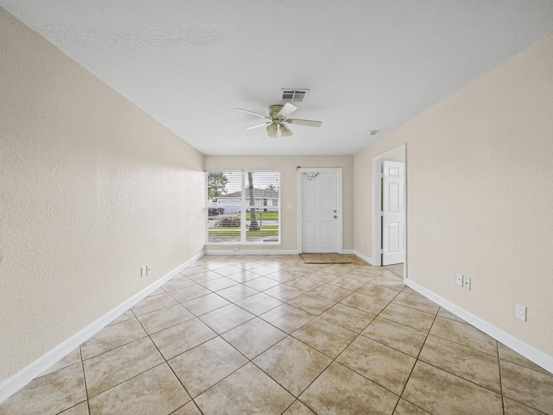 6581 NW 24TH Court, Margate, FL 33063 21 Living Area