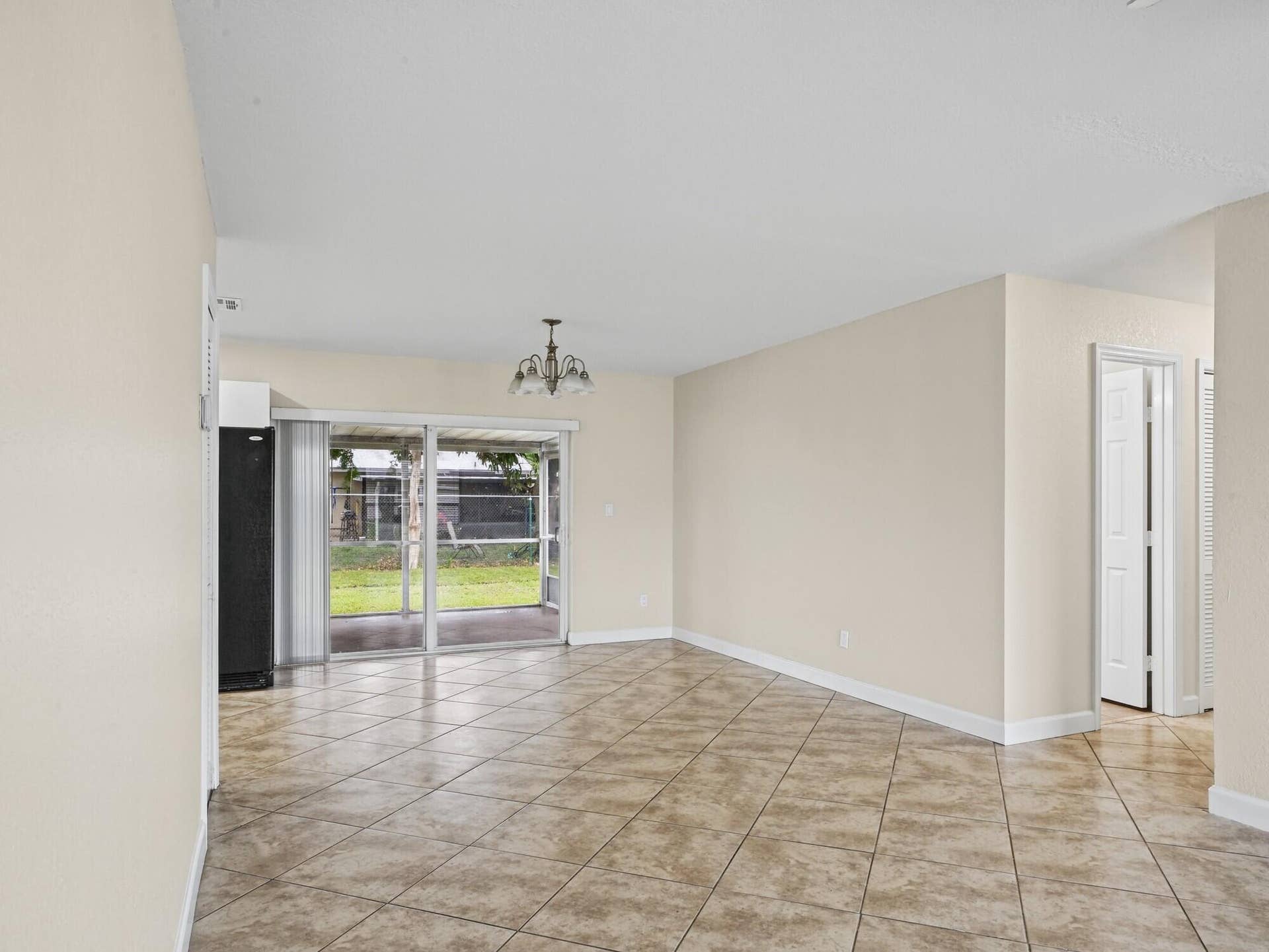 6581 NW 24TH Court, Margate, FL 33063 5 Dining Area (1)