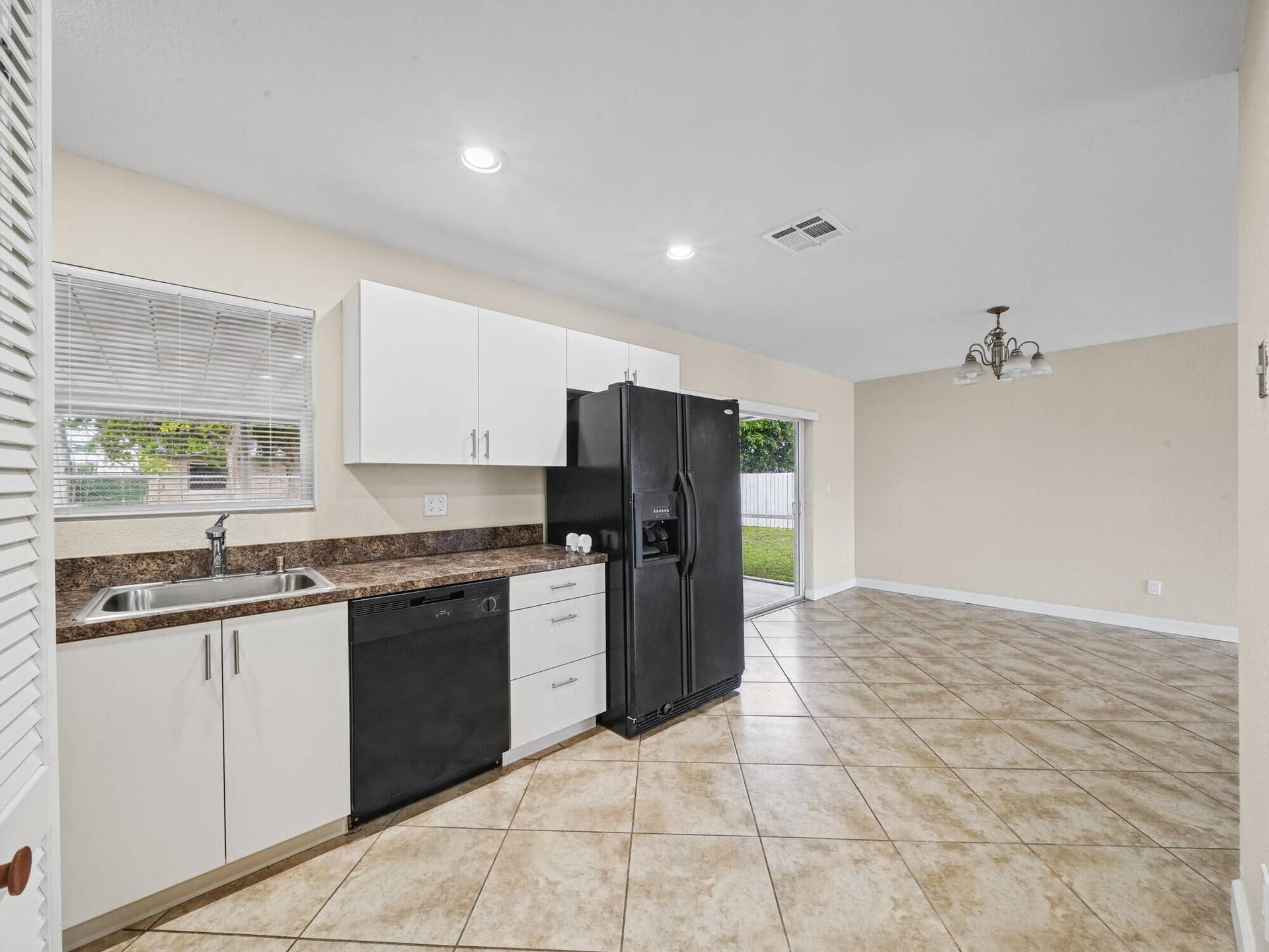 6581 NW 24TH Court, Margate, FL 33063 10 Kitchen