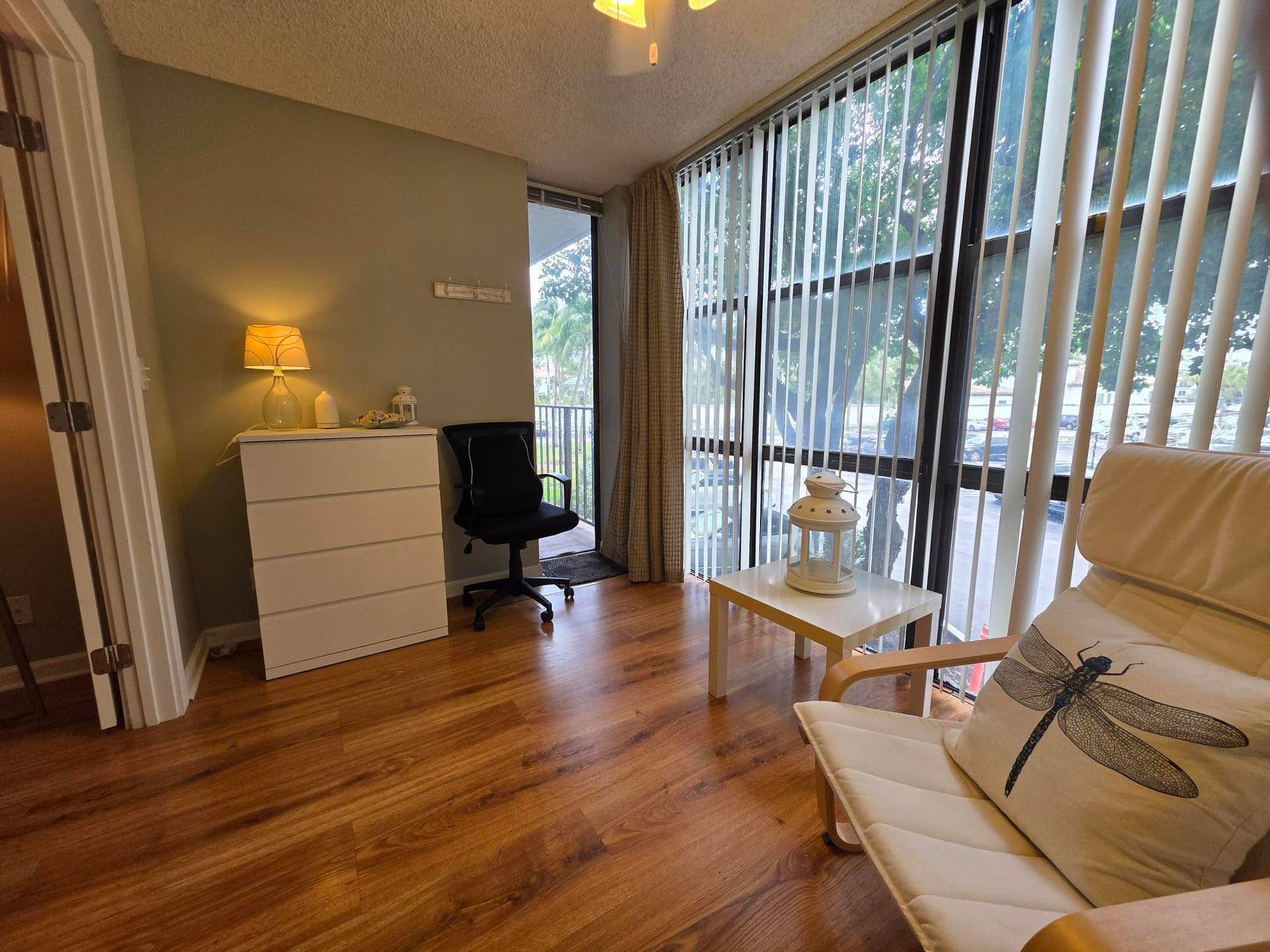 1000 PARKVIEW Drive, #206, Hallandale Beach, FL 33009 20261026_153527
