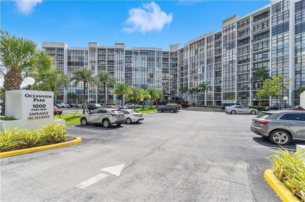 1000 PARKVIEW Drive, #206, Hallandale Beach, FL 33009 GetMedia (2)