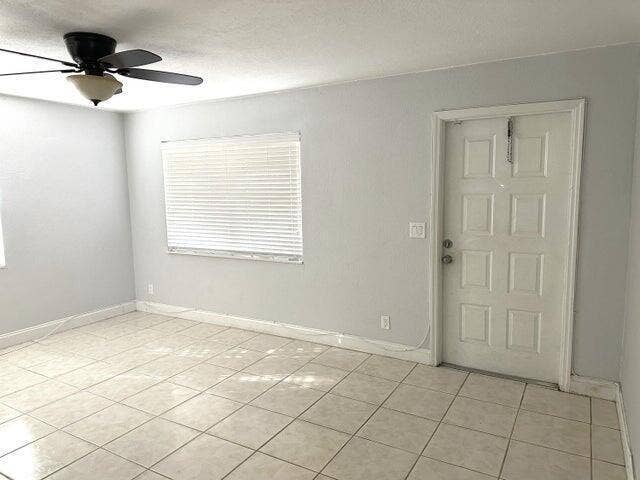 1317 W 24th Street, Riviera Beach, FL 33404 Living Room.entry