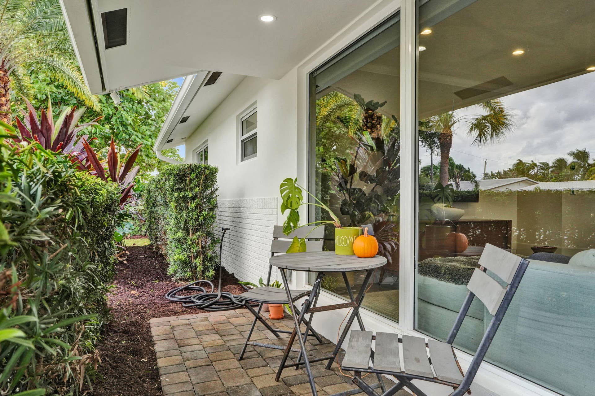 5241 NE 18th Terrace, Fort Lauderdale, FL 33308 Front patio