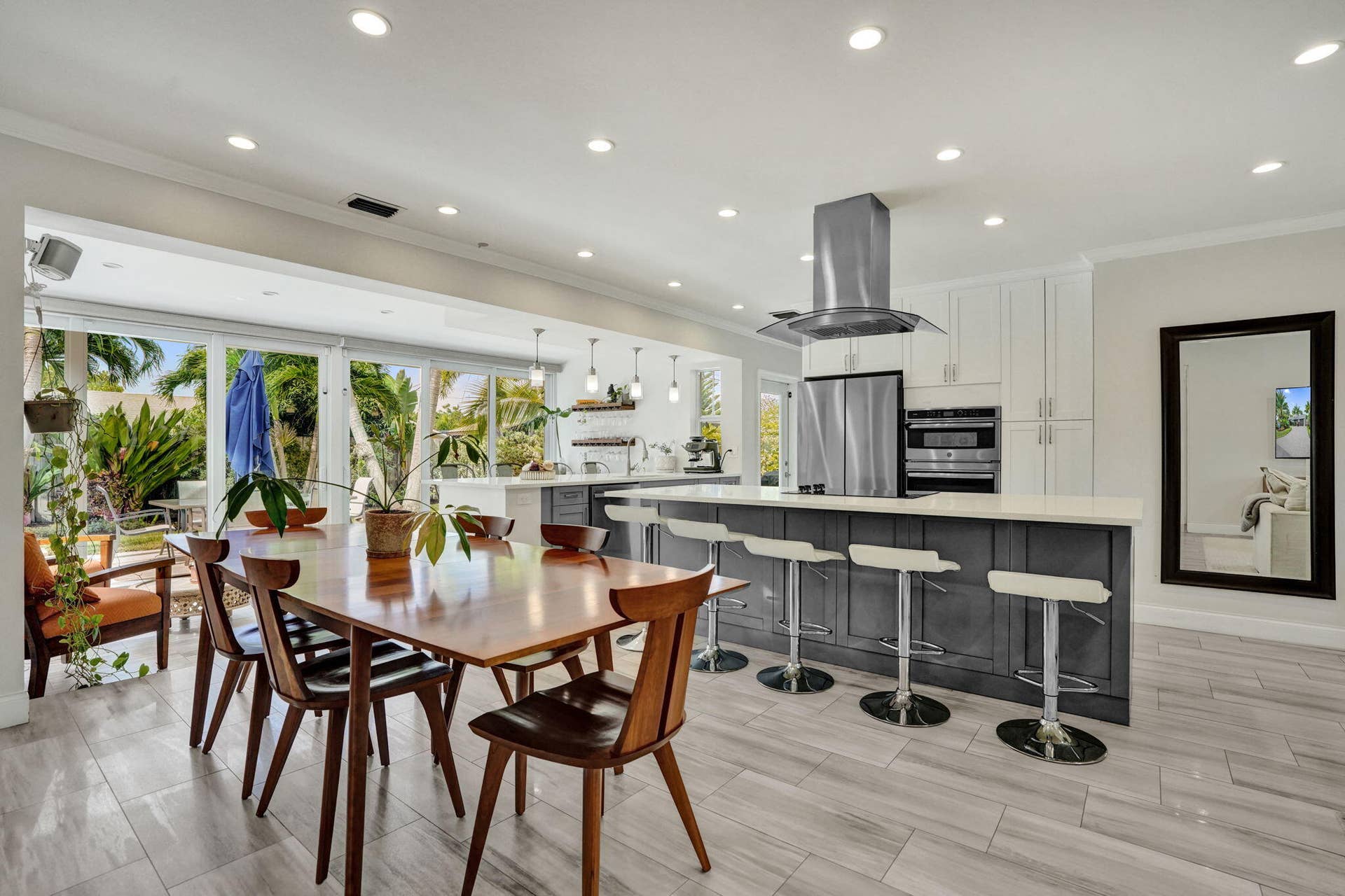 5241 NE 18th Terrace, Fort Lauderdale, FL 33308 Dining & kitchen space.