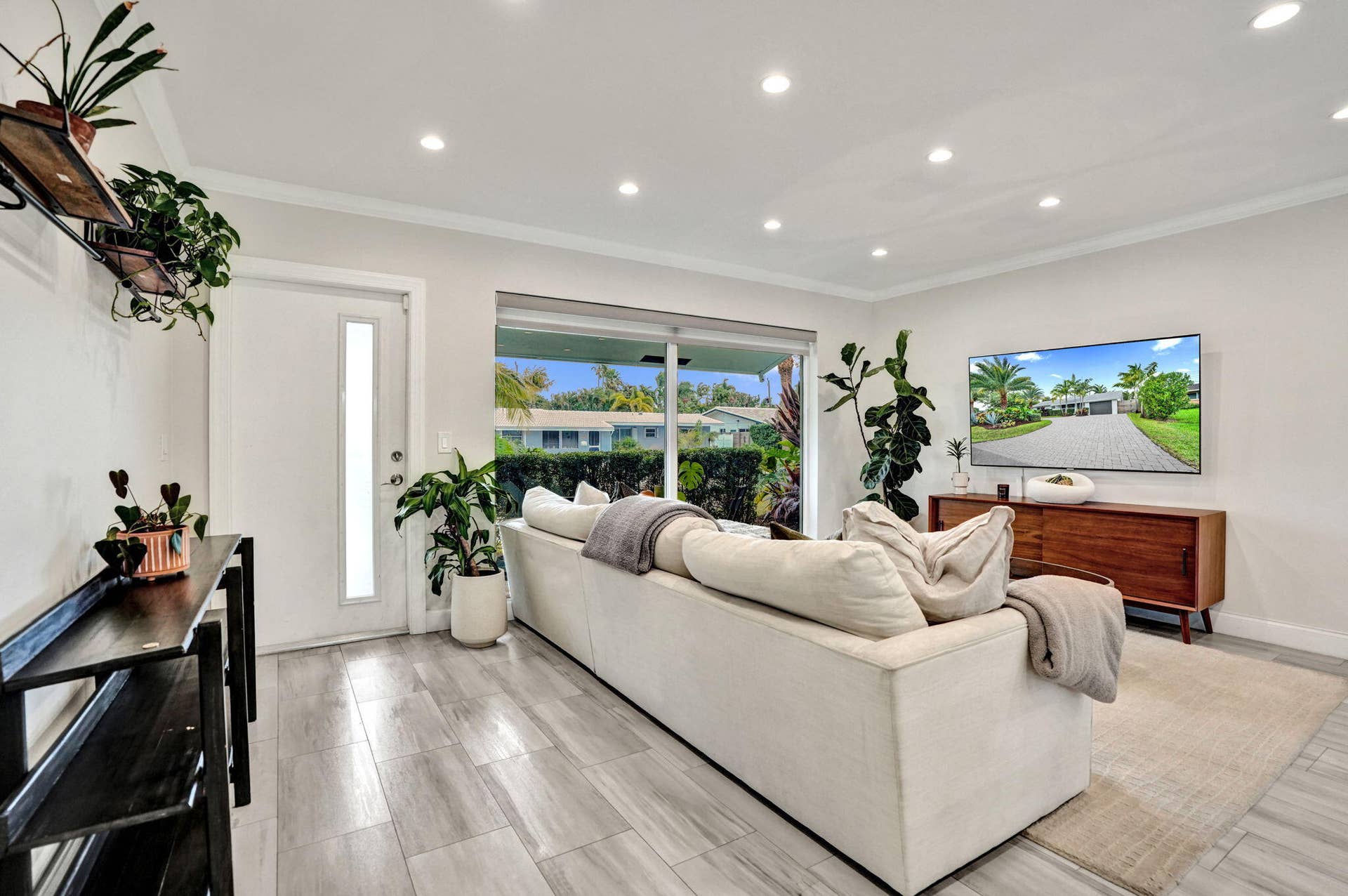 5241 NE 18th Terrace, Fort Lauderdale, FL 33308 Living room.