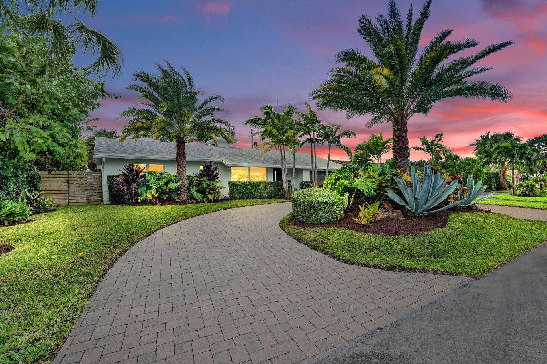 5241 NE 18th Terrace, Fort Lauderdale, FL 33308 Sunset - front of home.