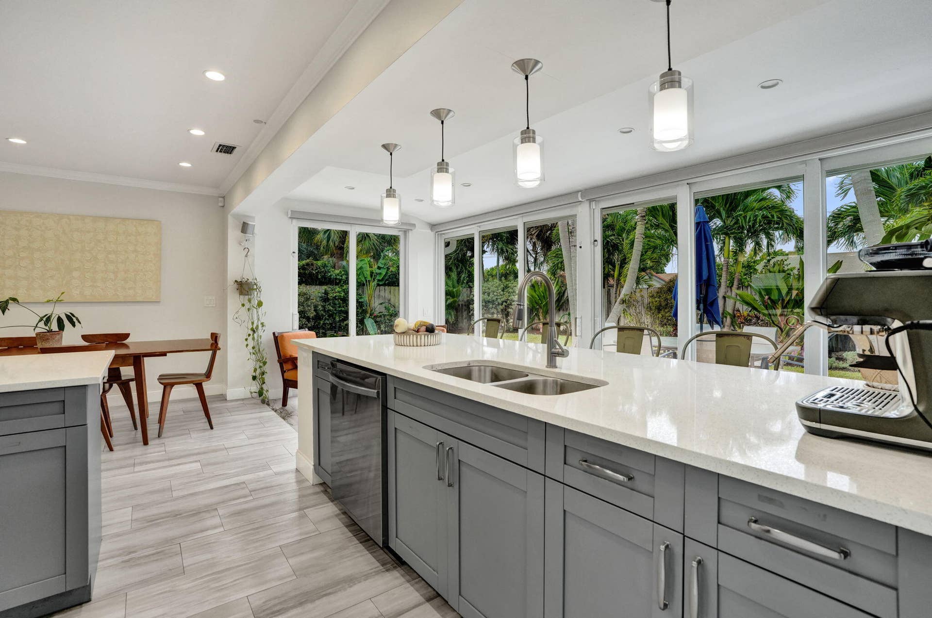 5241 NE 18th Terrace, Fort Lauderdale, FL 33308 Large quart countertops.