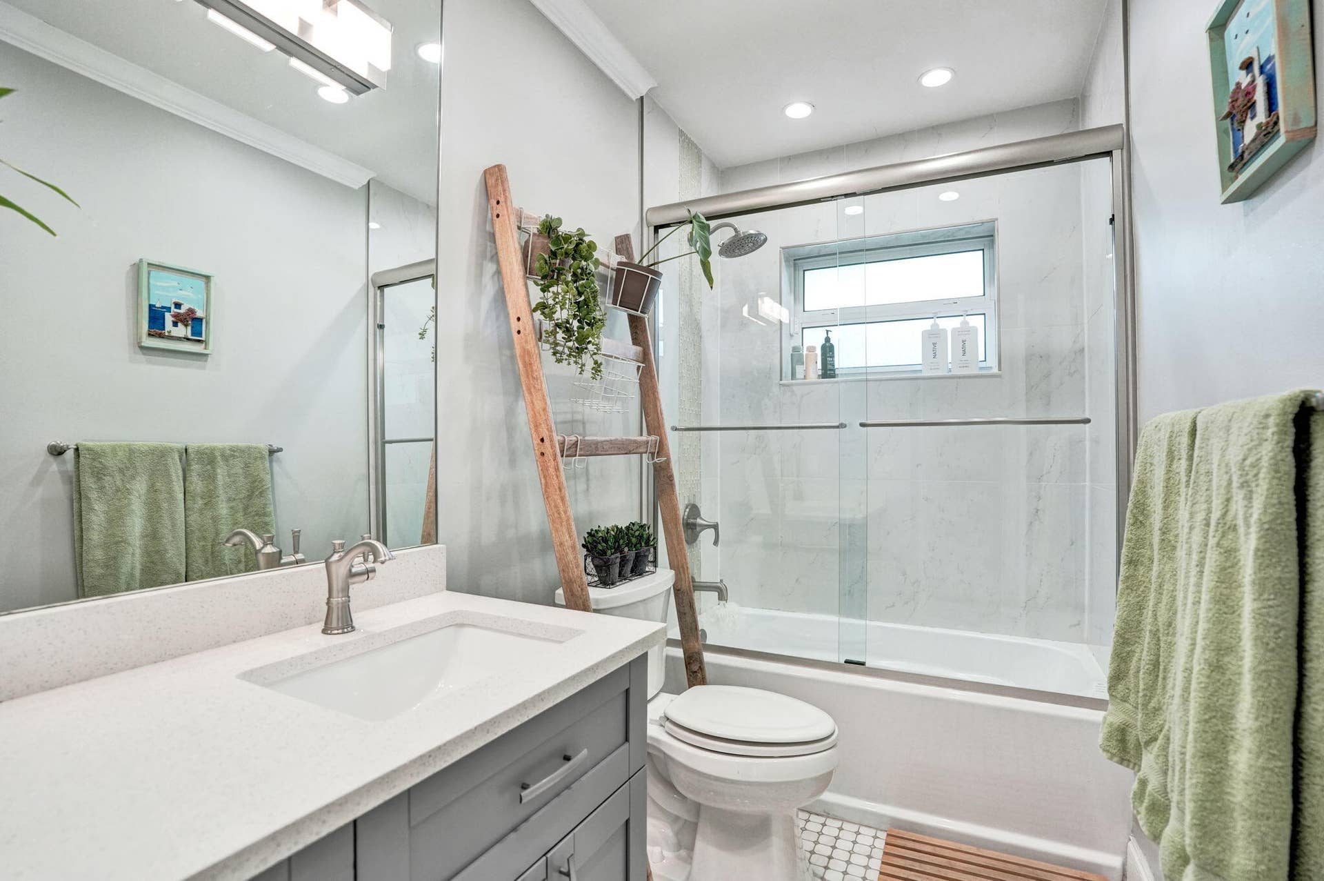 5241 NE 18th Terrace, Fort Lauderdale, FL 33308 Guest Bathroom.