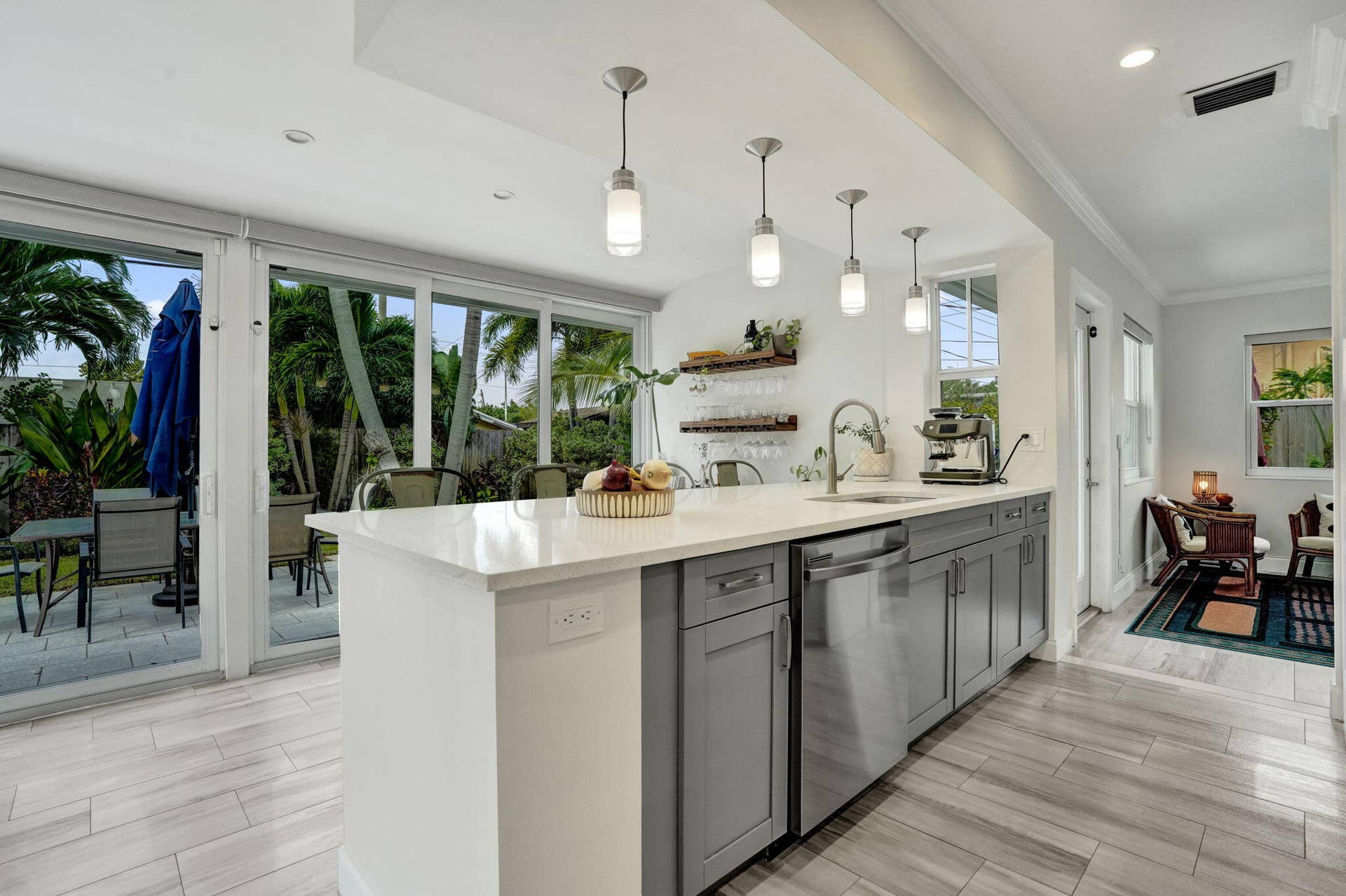 5241 NE 18th Terrace, Fort Lauderdale, FL 33308 Breakfast Bar.