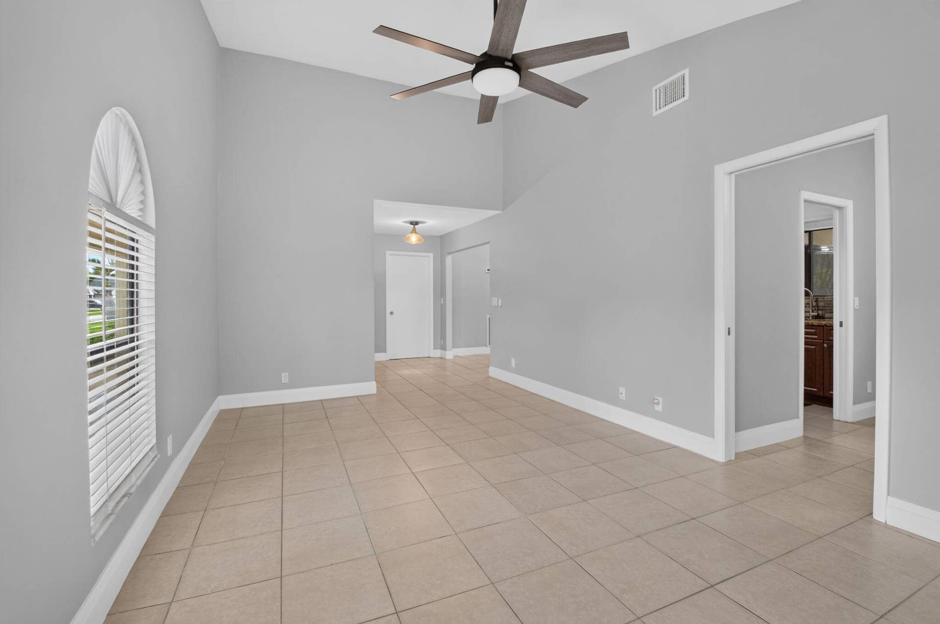 22529 SWORDFISH Drive, Boca Raton, FL 33428 liv rm 6