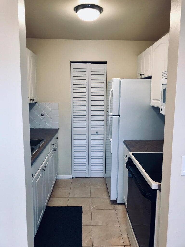 1230 OLD BOYNTON Road, #219, Boynton Beach, FL 33426 Kitchen w
