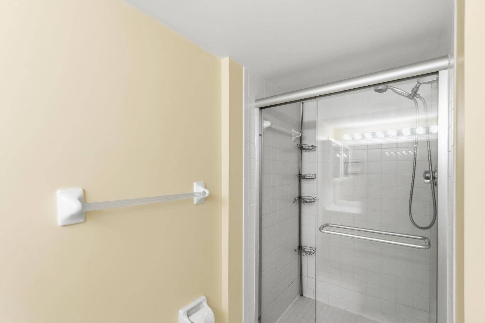 1200 MARINE Way, #203, North Palm Beach, FL 33408 Primary Bathroom