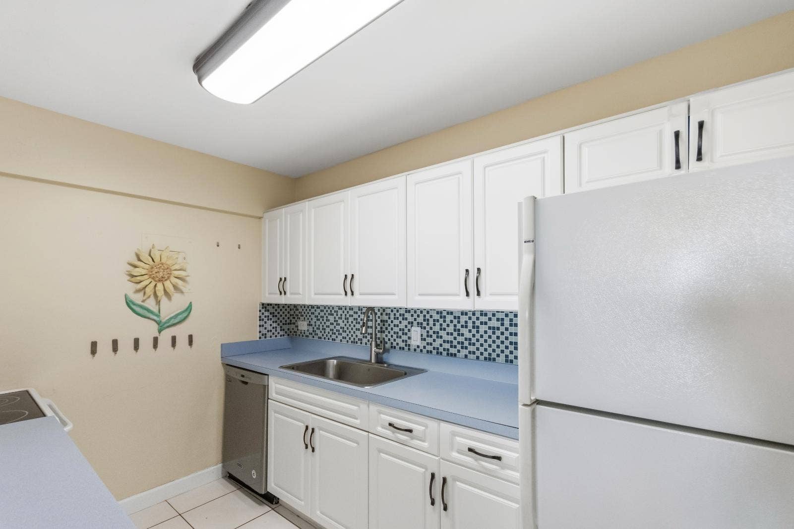 1200 MARINE Way, #203, North Palm Beach, FL 33408 Kitchen