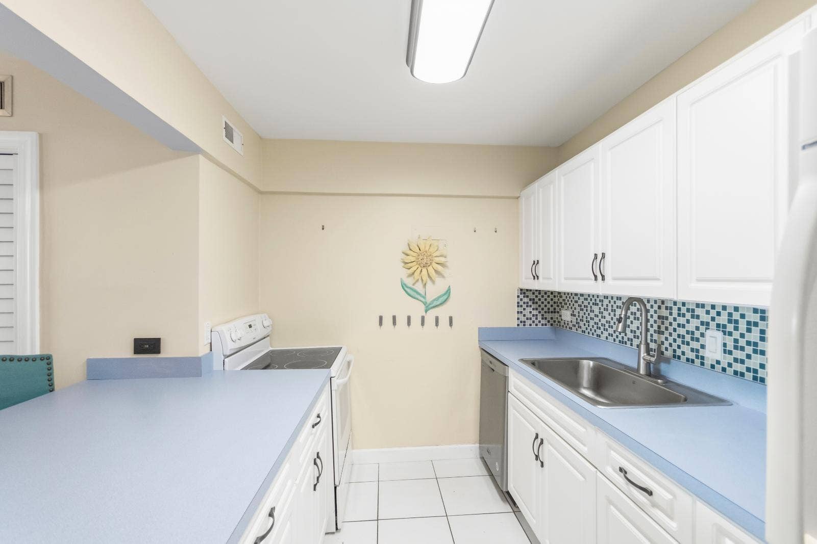 1200 MARINE Way, #203, North Palm Beach, FL 33408 Kitchen