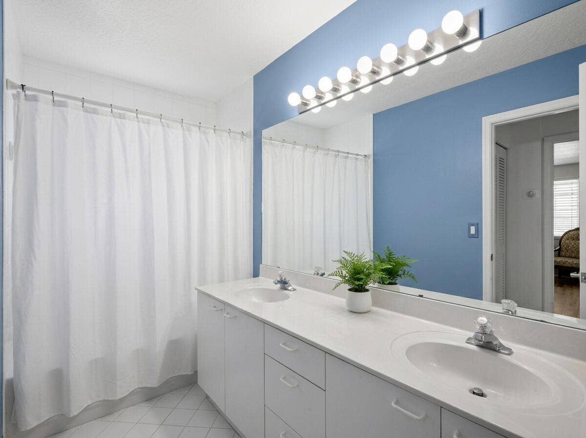 7576 Greenville Circle, Lake Worth, FL 33467 7576 Greenville - Guest Bathroom 02