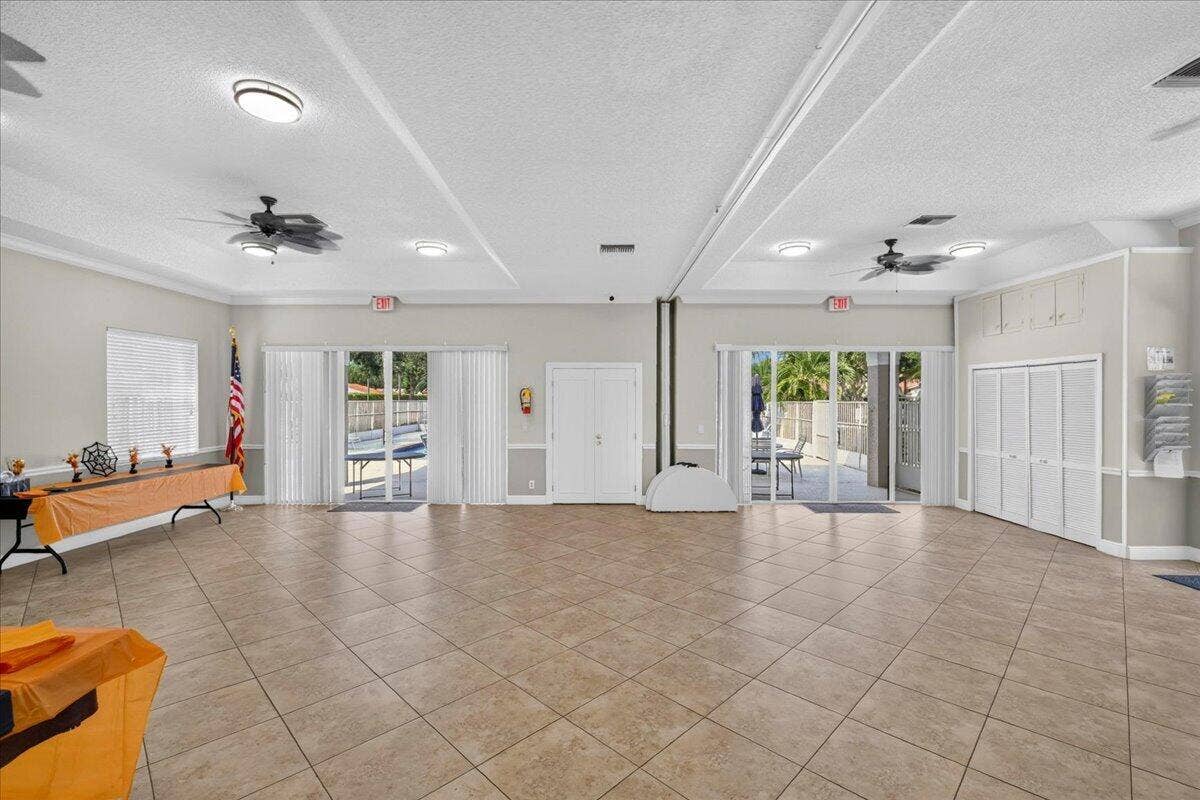 17 Sausalito Drive, Boynton Beach, FL 33436 34-8I8A4383