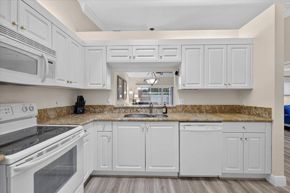 17 Sausalito Drive, Boynton Beach, FL 33436 11-8I8A4201