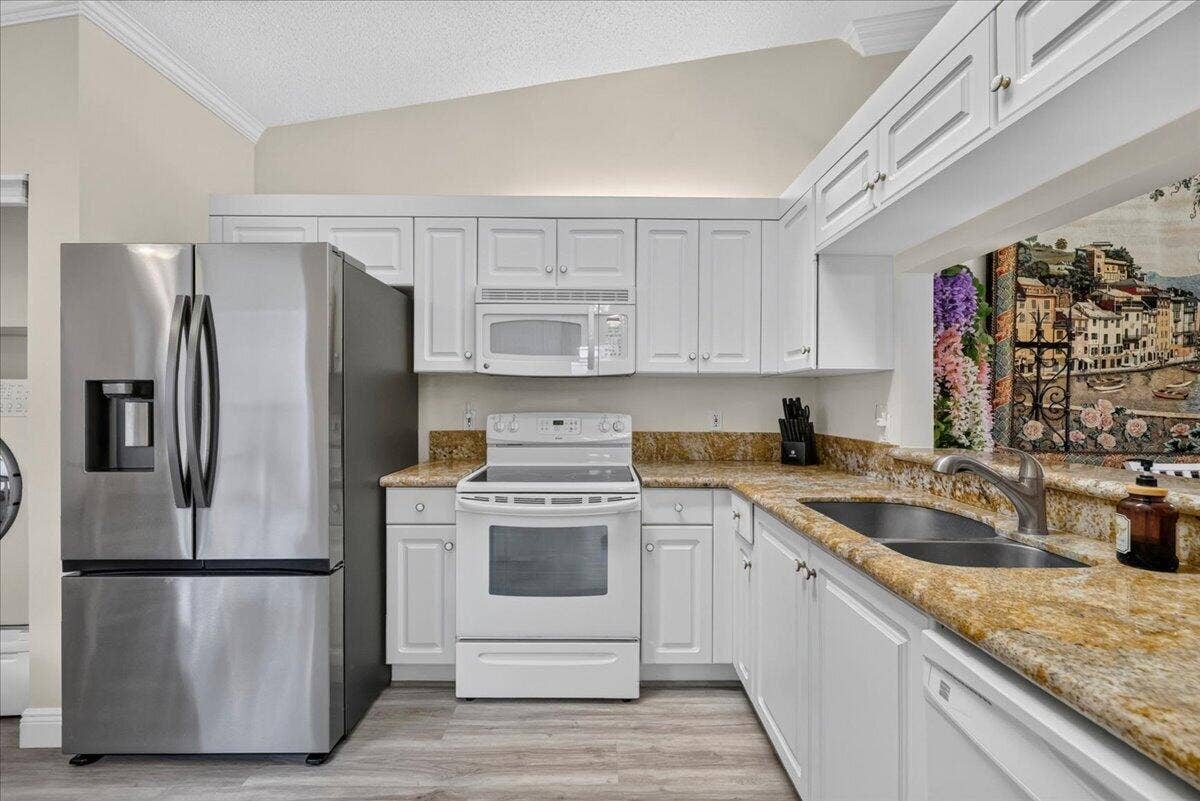 17 Sausalito Drive, Boynton Beach, FL 33436 08-8I8A4183