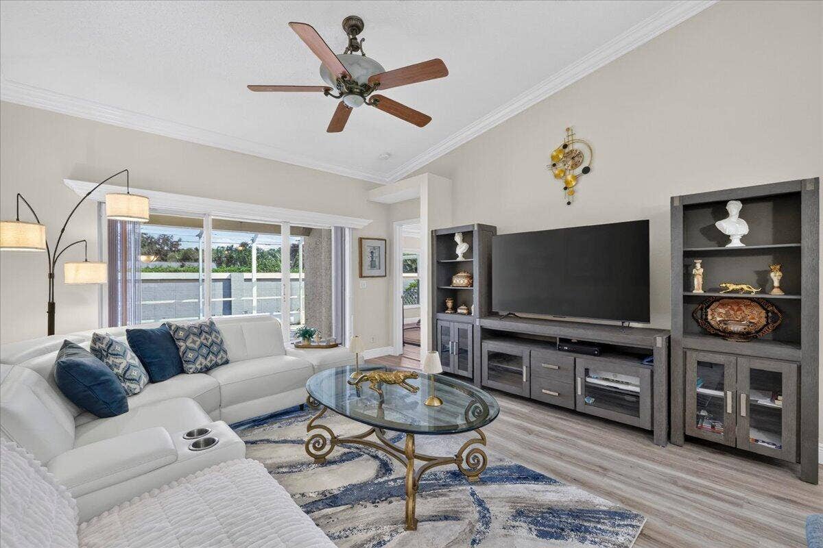 17 Sausalito Drive, Boynton Beach, FL 33436 05-8I8A4263